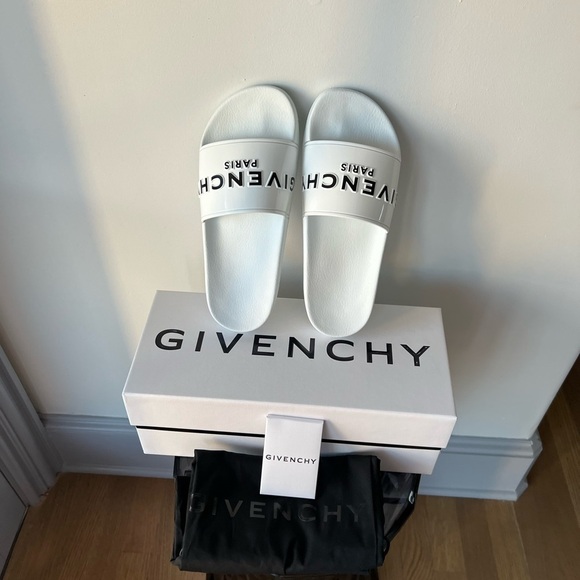Givenchy Logo-Embossed Pool Slide Sandals - Picture 3 of 14
